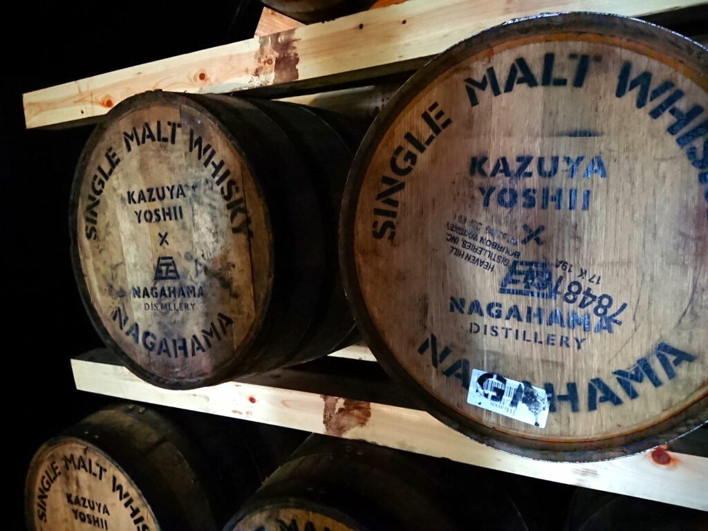 日本を代表するロックミュージシャン、吉井和哉氏が自らの人生を投影させたウイスキー「YAZŪKA (ヤズーカ) World Whisky」